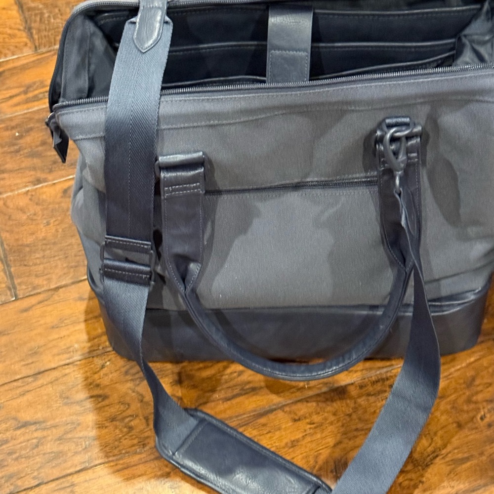 Beis Mini Weekender Bag - Picture 2 of 3